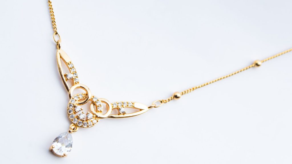 שרשרת עם חריטה