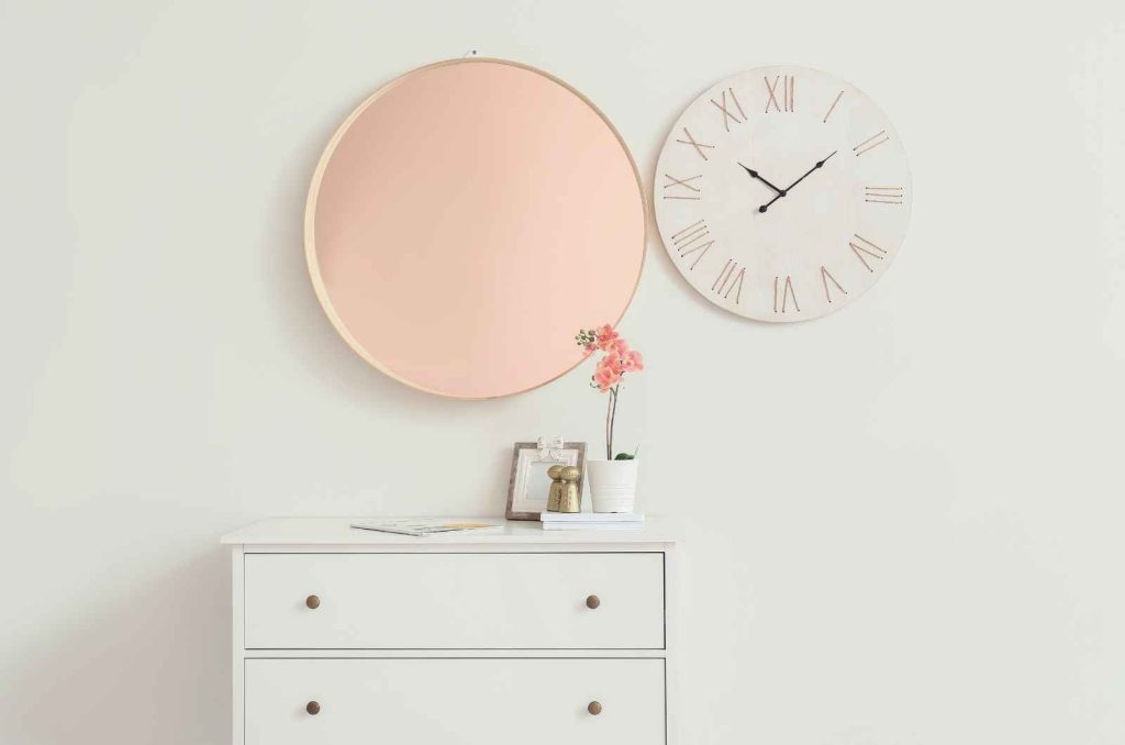 מראות מעוצבות ושידות